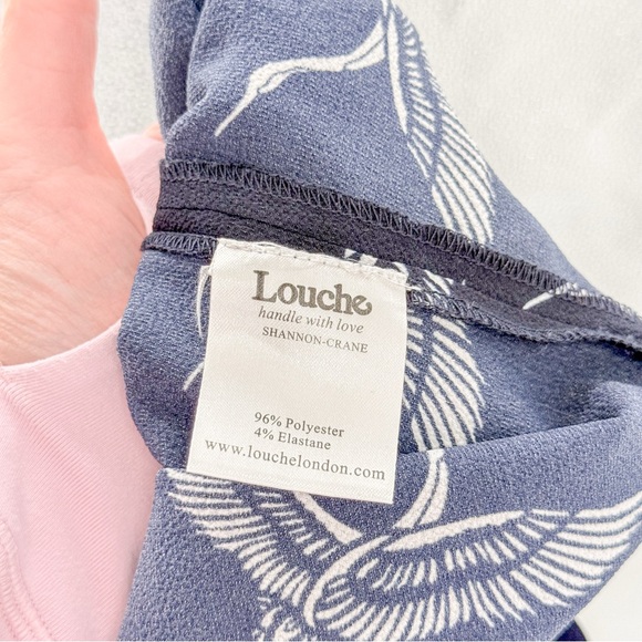 Chic Women's Blue Crane Pattern Blouse - Picture 6 of 6